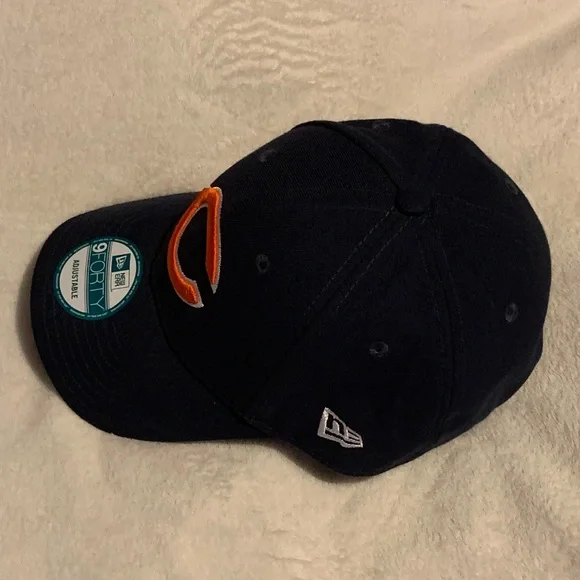 Chicago Bears hat with Sticker Tags - Picture 3 of 10